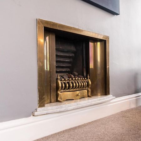 3 Bed Apartment - Perfect For Contractors Near Liverpool Airport Hale  Kültér fotó