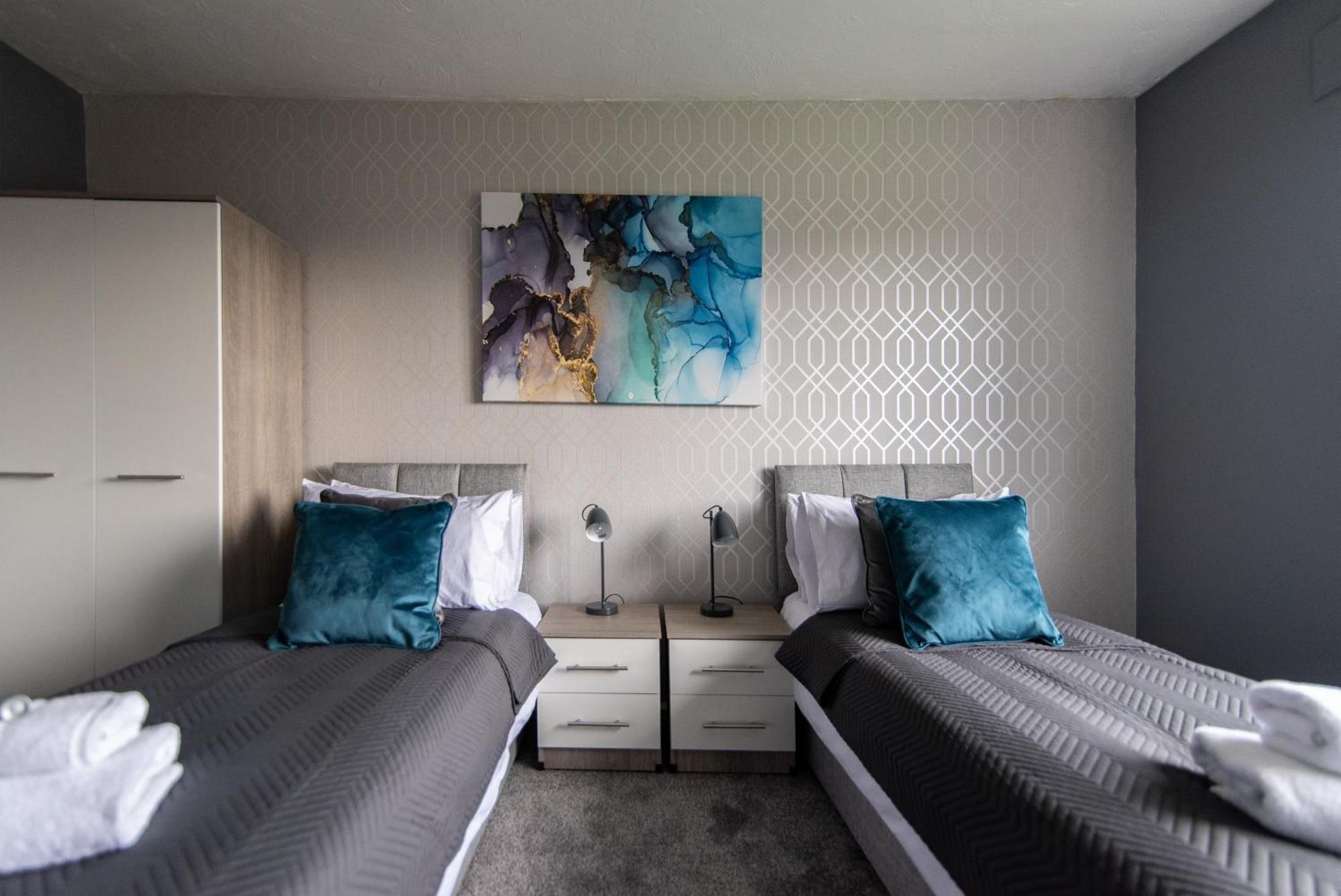 3 Bed Apartment - Perfect For Contractors Near Liverpool Airport Hale  Kültér fotó