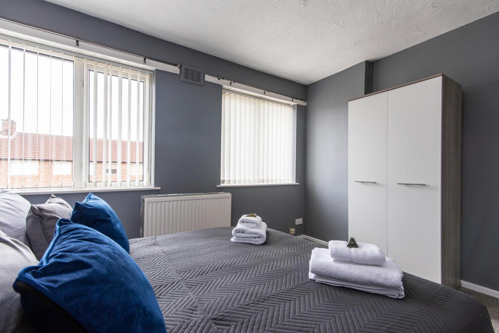 3 Bed Apartment - Perfect For Contractors Near Liverpool Airport Hale  Kültér fotó