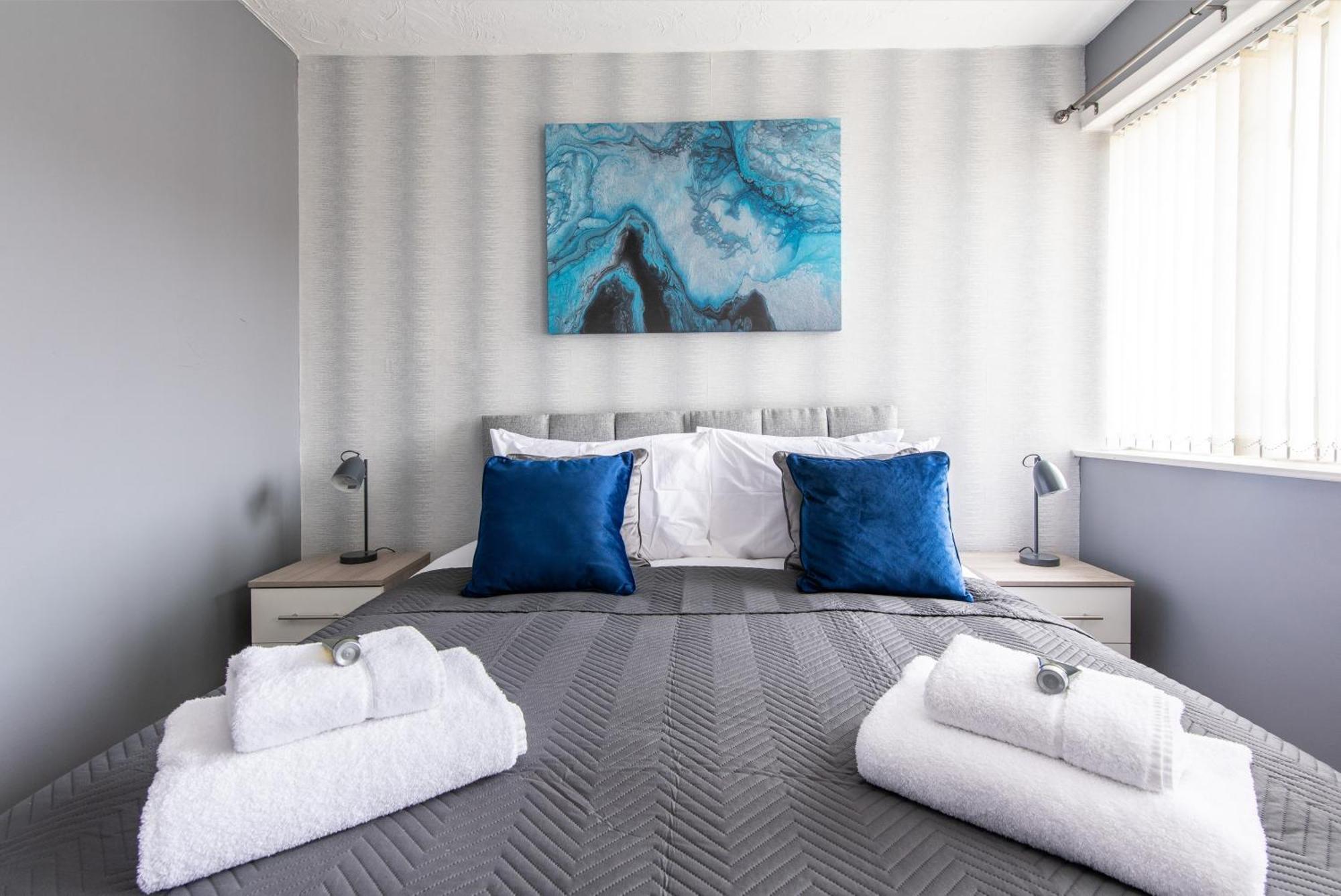 3 Bed Apartment - Perfect For Contractors Near Liverpool Airport Hale  Kültér fotó