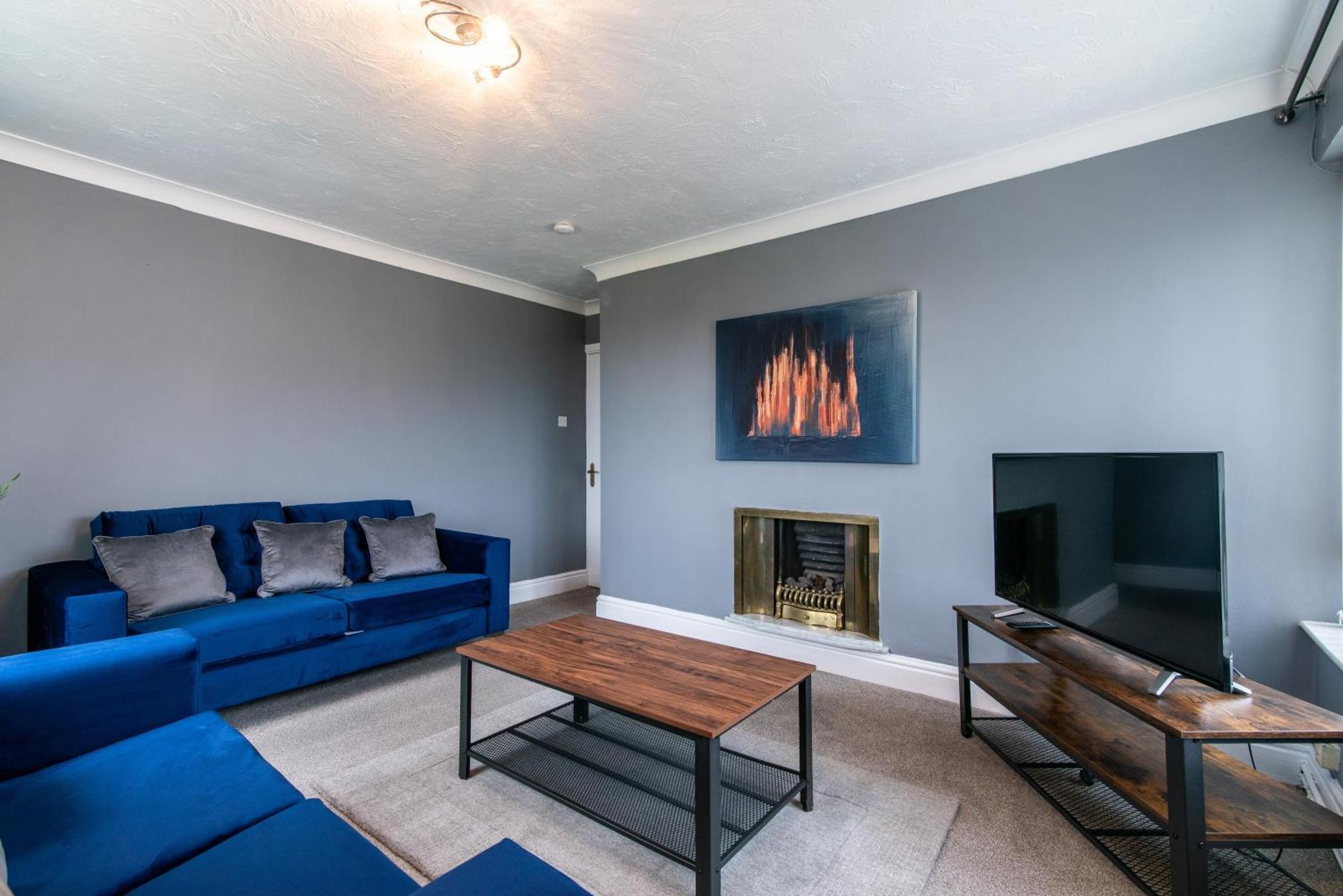 3 Bed Apartment - Perfect For Contractors Near Liverpool Airport Hale  Kültér fotó