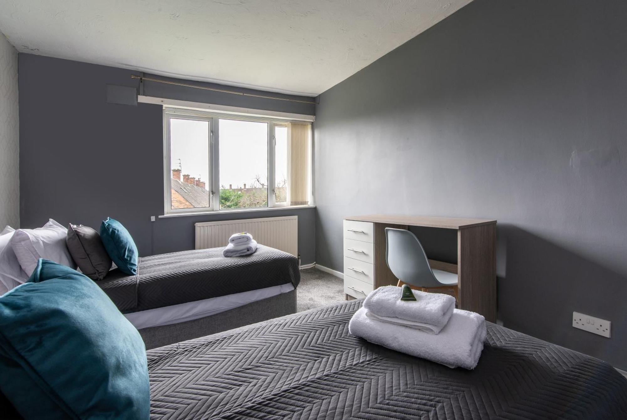 3 Bed Apartment - Perfect For Contractors Near Liverpool Airport Hale  Kültér fotó