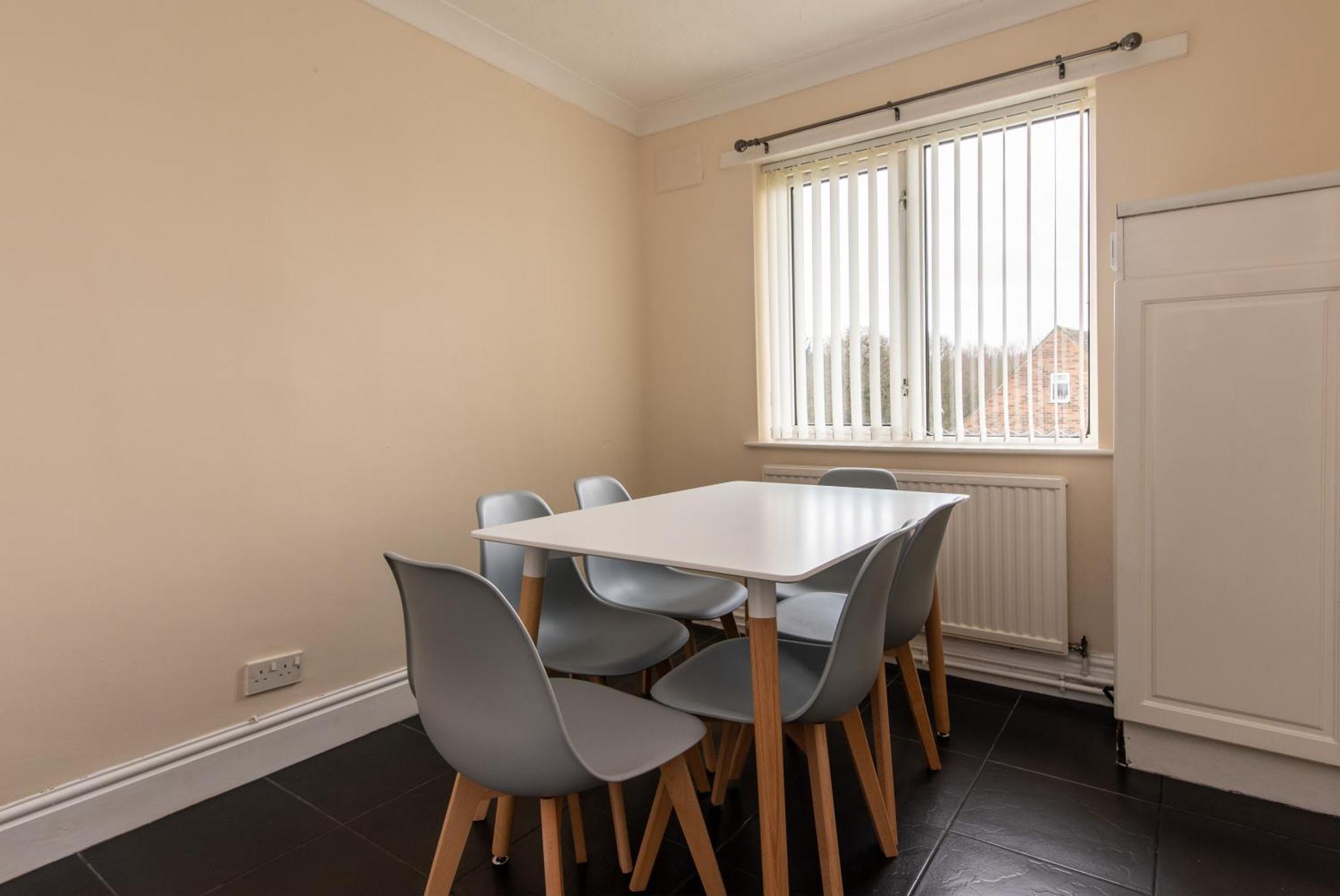 3 Bed Apartment - Perfect For Contractors Near Liverpool Airport Hale  Kültér fotó
