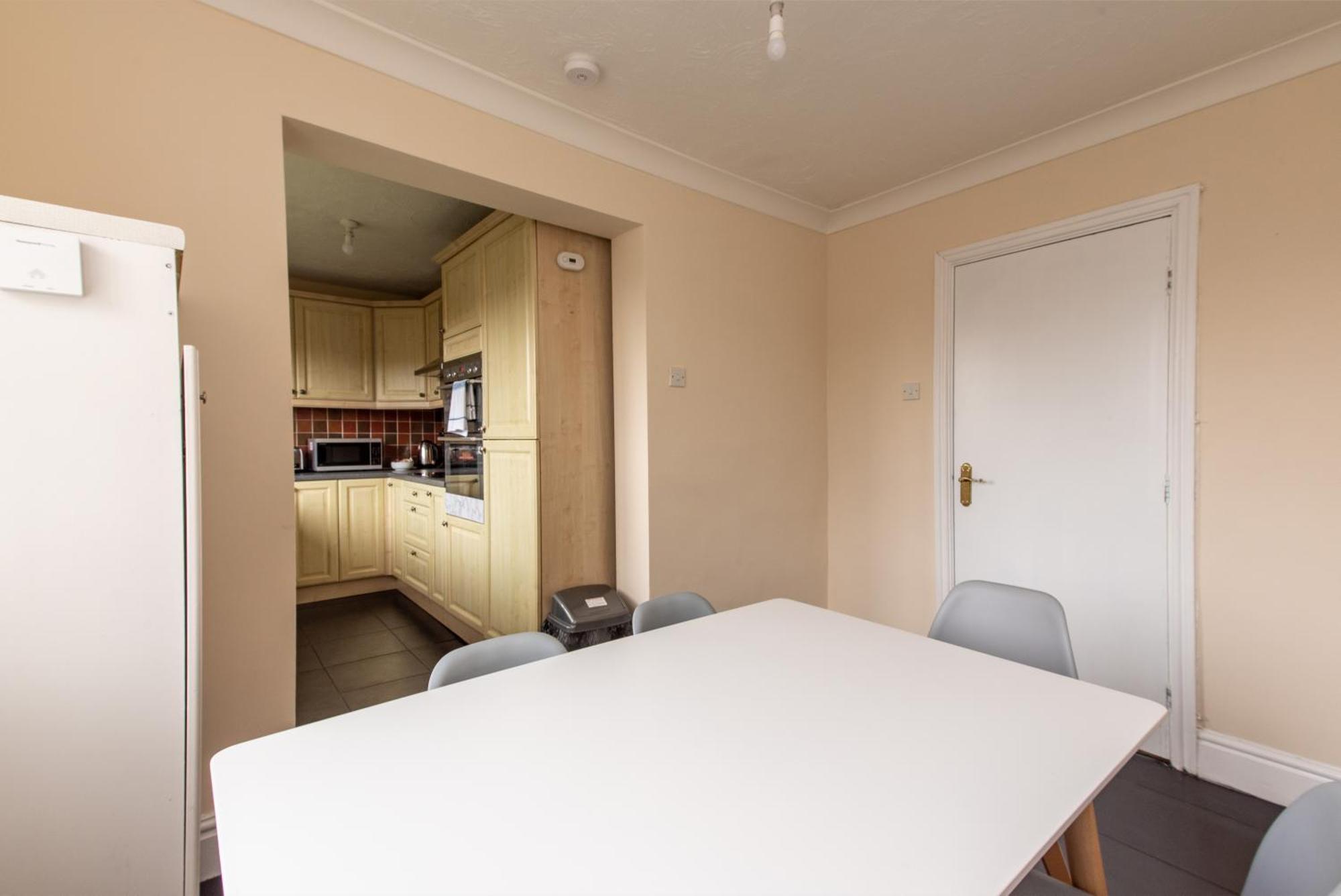 3 Bed Apartment - Perfect For Contractors Near Liverpool Airport Hale  Kültér fotó