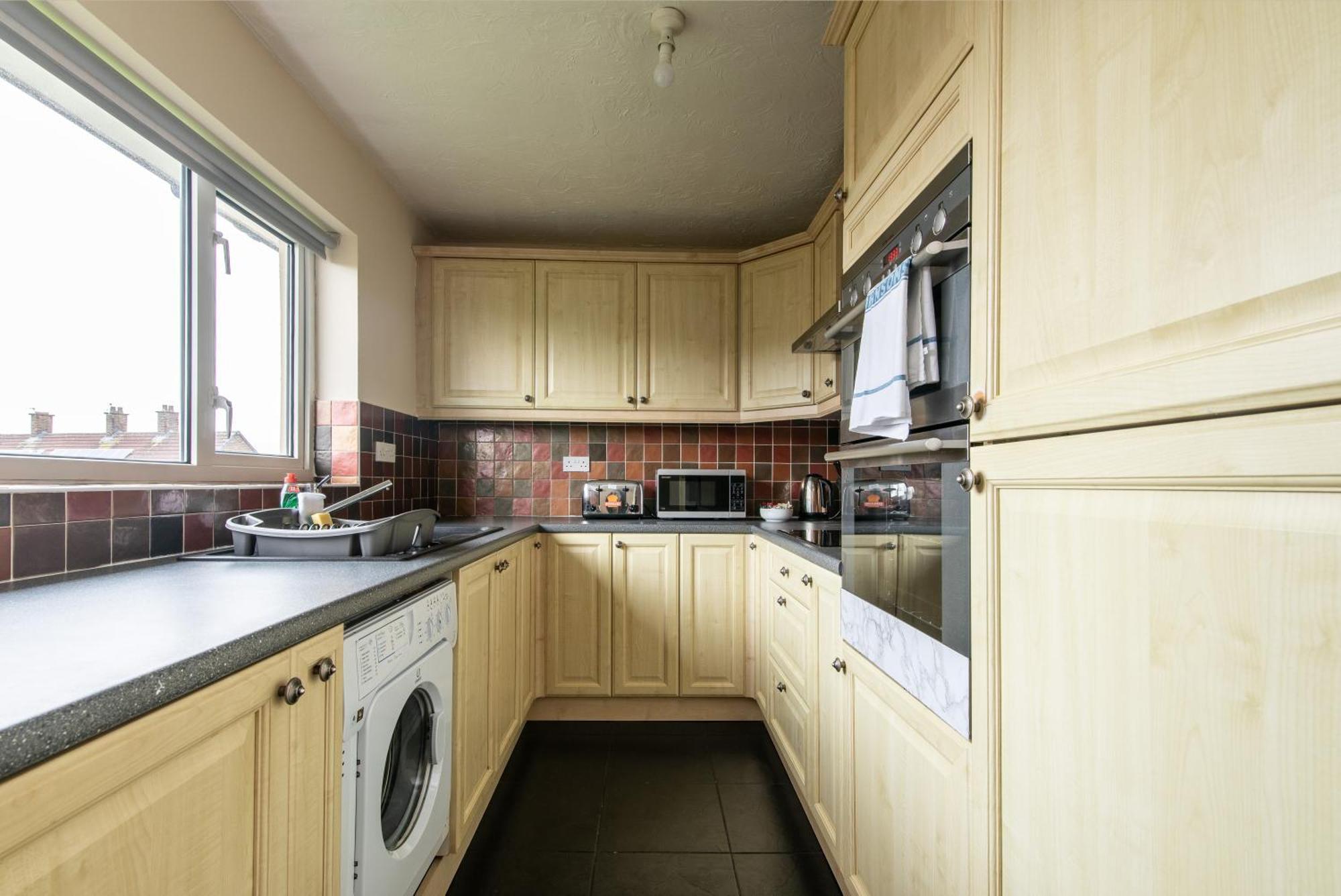 3 Bed Apartment - Perfect For Contractors Near Liverpool Airport Hale  Kültér fotó
